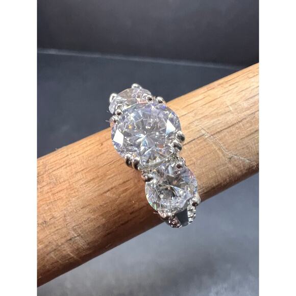Vintage 3 stone CZ sterling silver ring size 7 - Picture 3 of 16